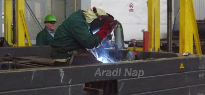 Hat százalék körüli deficittel számolnak