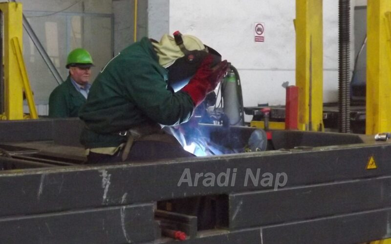 Hat százalék körüli deficittel számolnak