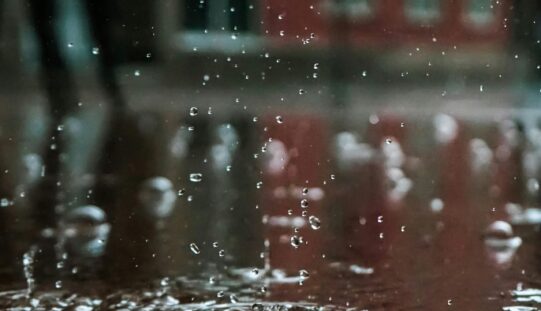 Viharos szél, csapadék