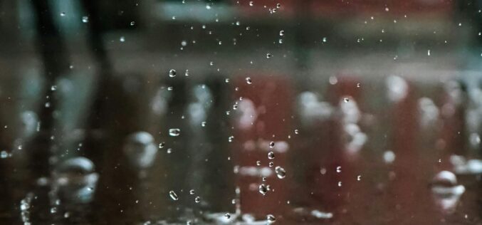 Viharos szél, csapadék