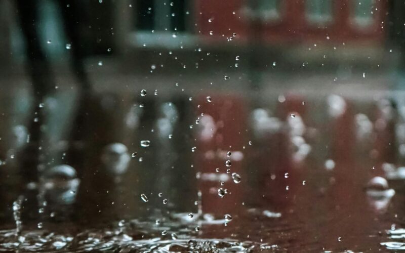 Viharos szél, csapadék