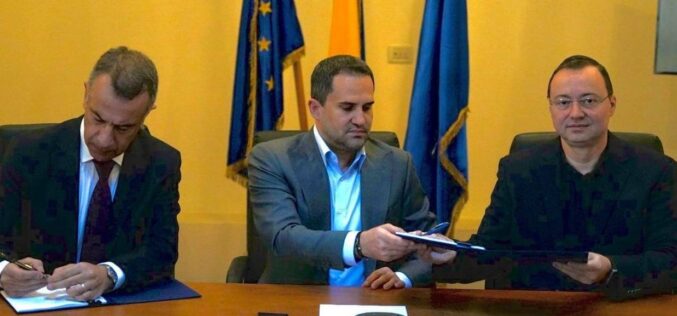 Az Arad-Kisjenő gyorsforgalmi útszakaszra is aláírták a kivitelezési szerződést