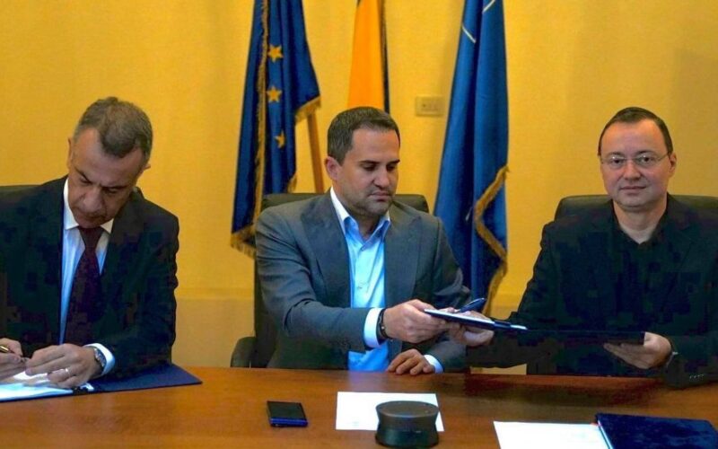 Az Arad-Kisjenő gyorsforgalmi útszakaszra is aláírták a kivitelezési szerződést