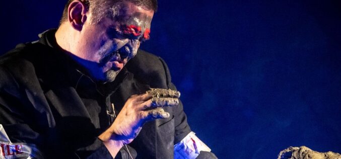 Aradi Kamaraszínház: újra műsoron a díjnyertes monodráma