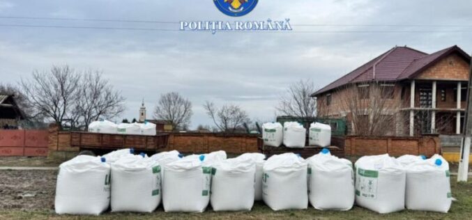 Huszonnégy tonna nitrogén műtrágya a főút mellett