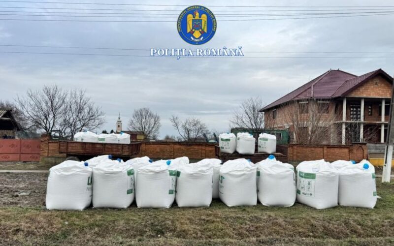 Huszonnégy tonna nitrogén műtrágya a főút mellett