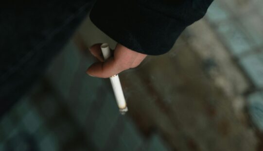 Füstölgés-szigorítás