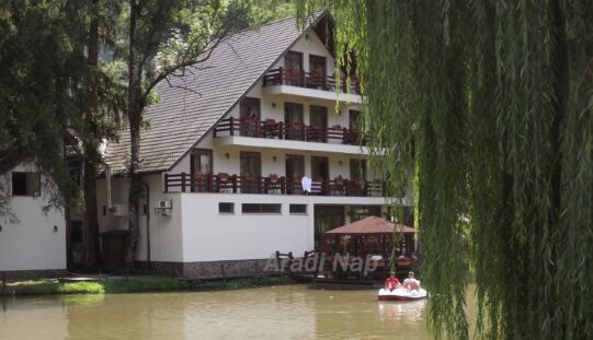 Menyházai turizmus: felravatalozva