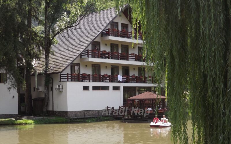 Menyházai turizmus: felravatalozva