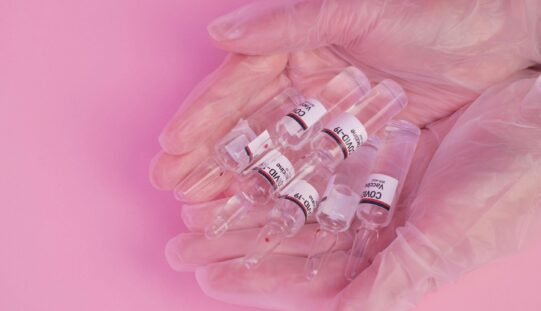 Covid-utóhullám: Románia egyezkedne a Pfizerrel