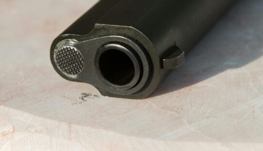 Egy pécskai nő közösségi oldalon árult pisztolyt