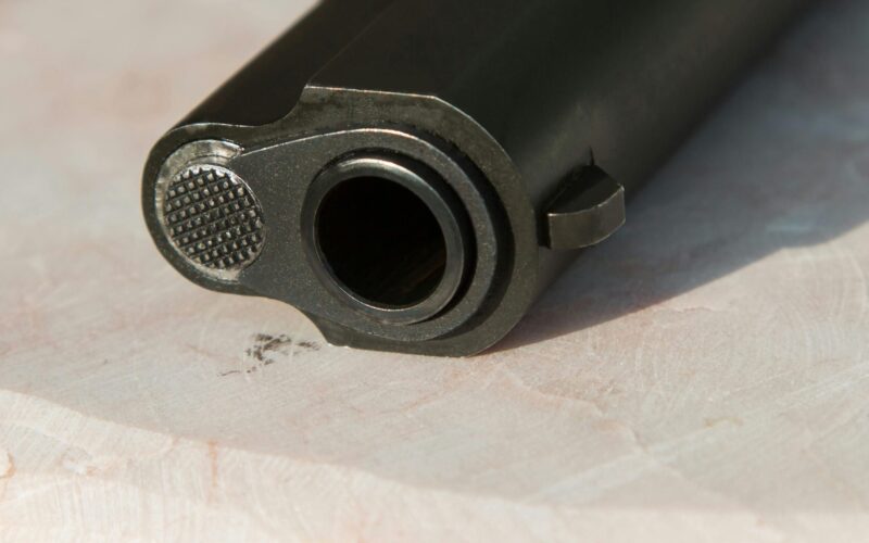 Egy pécskai nő közösségi oldalon árult pisztolyt