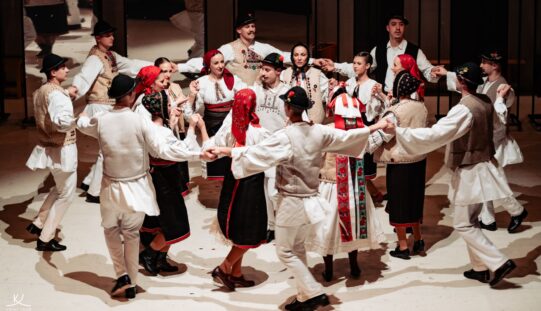 Aradi Kamaraszínház: ajándék előadások