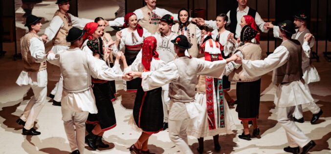 Aradi Kamaraszínház: ajándék előadások