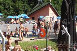 A polgármesteri hivatal menti a menyházai strandot