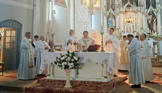 Templombúcsú Pécskán: közösséget építeni Istenben