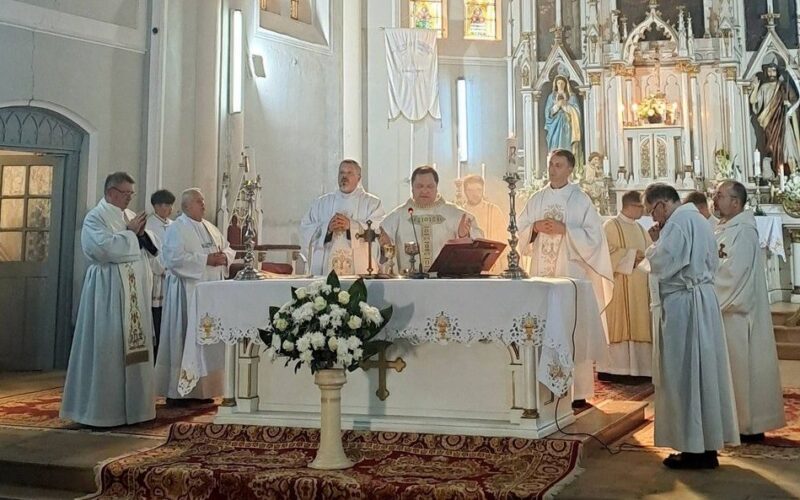 Templombúcsú Pécskán: közösséget építeni Istenben