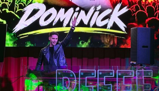 A kisiratosi DJ Dominick tarolt Budapesten