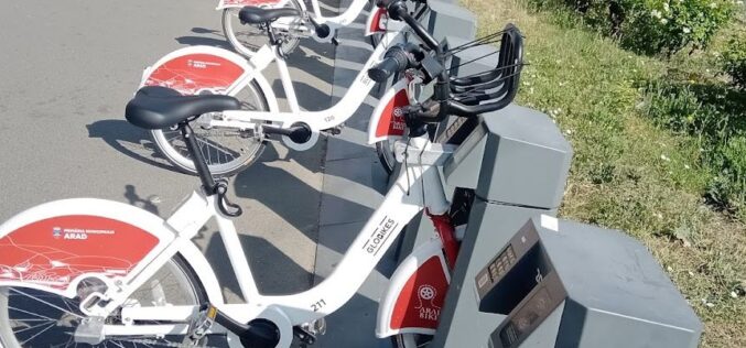 Elektromos rolleren és kerékpáron kötelező lett a bukósisak